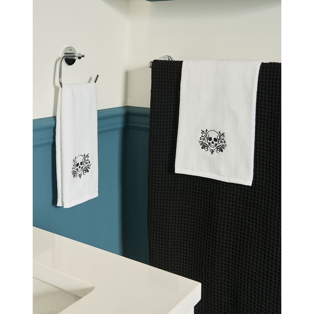 Skull Hand Towel MULTI-COLOR